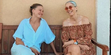 Serenay Sarıkaya’nın annesi Ümran Seyhan, Nişantaşı’nda bir erkek arkadaşıyla samimi şekilde gülerek yürüyüş yaparken görüntülendi